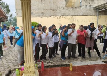 Kunjungan Farti Suandri Ditarik Emak-Emak Kelompok Senam