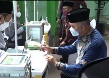 Walikota Jambi Syarif Fasha Beserta Wawako dan Kepala OPD Camat dan Lurah Membayar Zakat