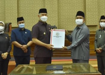 Penyerahan LKPJ Walikota Jambi Tahun 2021 Kepada DPRD Kota Jambi