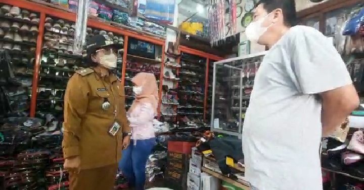 Cara Lurah OKH Dalam Menjalankan Tugas, Turun Menemui Warga – Dengarkan Aspirasi dan Beri Solusi