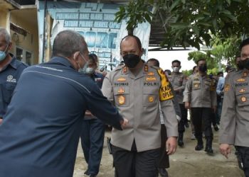 Kapolda Jambi Langsung Melihat Kondisi Harimau Sumatera di Kandang Perawatan TPS BKSDA Jambi