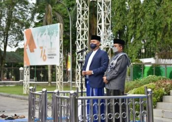 Walikota dan Wakil Walikota Jambi Shalat Ied Bersama Ribuan Warga di Lapangan Kantor Wali Kota