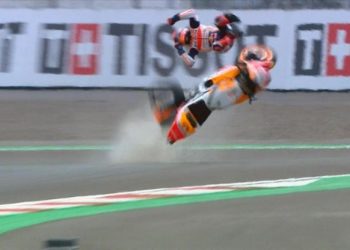 Marc Marquez Jatuh di Sirkuit Mandalika, Motor Terpental di Tikungan 11