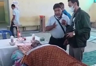 Gubernur Jambi Utus Staf Ahli Antar Natalis Apay ke Papua