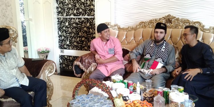 Wakil Walikota Kedatangan Syekh Jehad Nasir Arrabie di Hari Lebaran Idul Fitri