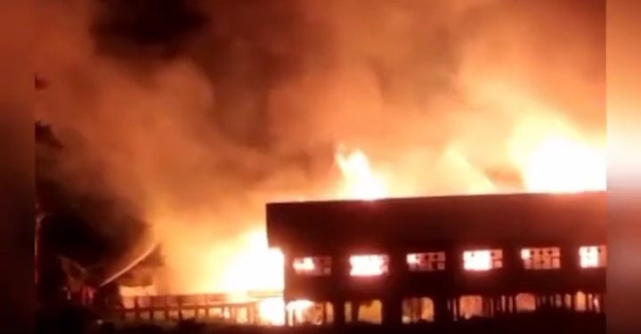 Kebakaran Besar Melahap Sekolah di Kota Jambi