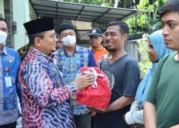Maulana Memberikan Bantuan Kepada Musibah Kebakaran di Kota Jambi