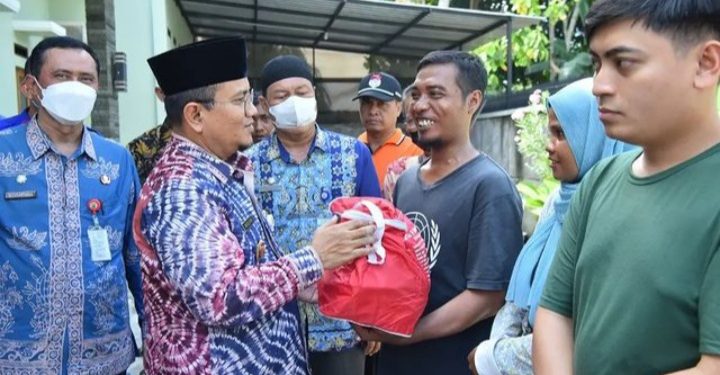 Maulana Memberikan Bantuan Kepada Musibah Kebakaran di Kota Jambi