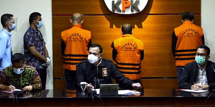 Ruang Kerja Walikota Ambon Digeledah, KPK Temukan Bukti Dokumen Aliran Uang
