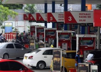 Indef Ungkap Kemungkinan Terburuk Gelombang PHK di Sektor Industri Denagan Adanya Kenaikan Harga BBM
