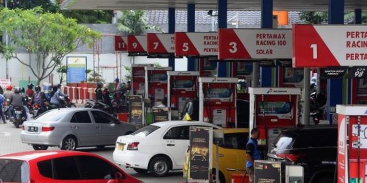 Indef Ungkap Kemungkinan Terburuk Gelombang PHK di Sektor Industri Denagan Adanya Kenaikan Harga BBM