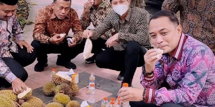 Kota Jambi “Diserang” Durian