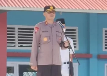 Kapolres Kerinci Pimpin Upacara Bendera di SMAN 2 Sungaipenuh