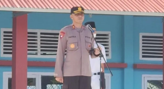 Kapolres Kerinci Pimpin Upacara Bendera di SMAN 2 Sungaipenuh