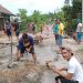 Lurah Handil Jaya Berbaur Dengan Warga Dalam Pelaksanaan Program Bangkit Berdaya