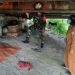 Seorang Pemulung Terbiasa Tinggal di Kolong Jembatan
