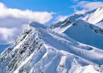 Diprediksi Salju di Puncak Cartenz Papua Akan Hilang