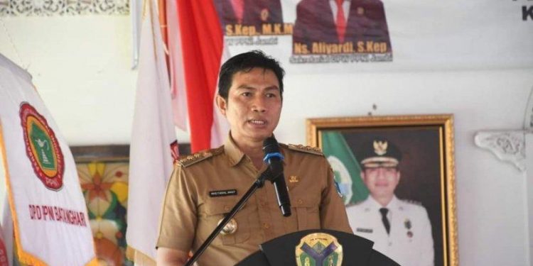 Bupati Batanghari Muhammad Fadhil Arief Ajak Masyarakat Menanam Cabai di Pekarangan Rumah