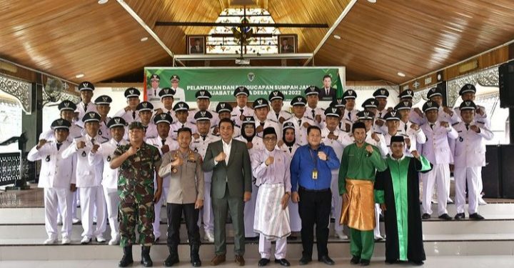 Bupati Batang Hari Mhd Fadhil Arief Melantik dan Mengambil Sumpah 34 Penjabat (PJ) Kepala Desa (Kades) se-Kabupaten Batanghari