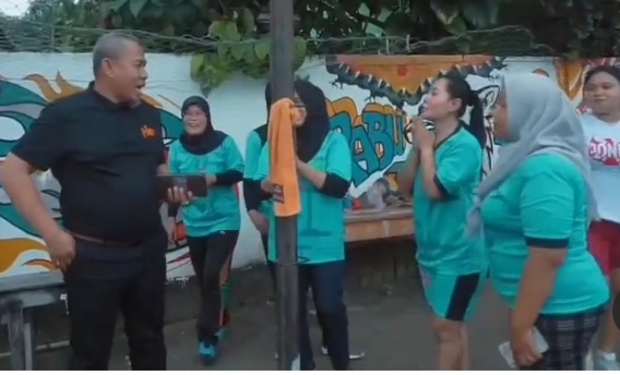 H.A.Rahman Turun Sapa Emak-Emak Volly Jambi Timur