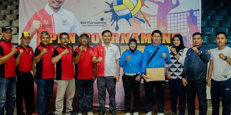 Ribuan Penonton Padati GOR Kotabaru Jambi Dalam Open Tournament Volly Ball Ketua DPRD Provinsi Jambi