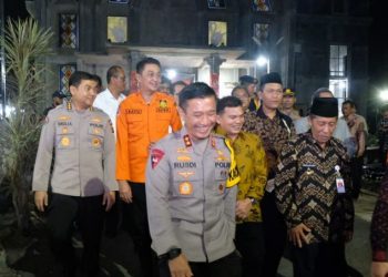 Kapolda Jambi Kunjungi Gereja Pada Malam Natal Pastikan Perayaan Natal Berjalan dengan Aman