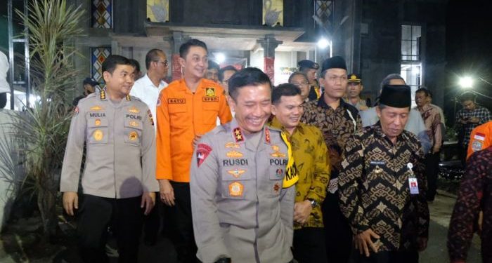 Kapolda Jambi Kunjungi Gereja Pada Malam Natal Pastikan Perayaan Natal Berjalan dengan Aman
