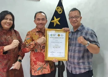 Piagam Akreditasi Tingkat Paripurna Diterima RS Bhayangkara Jambi