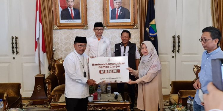 OJK dan Industri Jasa Keuangan Kembali Salurkan Bantuan  Korban Gempa Bumi di Cianjur