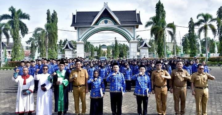 Sebanyak 216 PNS Kabupaten Batang Hari Diambil Sumpah Jabatannya Oleh Bupati Batang Hari M. Fadhil Arief