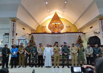 Kunjungan Walikota Jambi Syarif Fasha Pada Malam Natal di Gereja Santa Theresia Jambi Disambut Gemuruh Tepuk Tangan