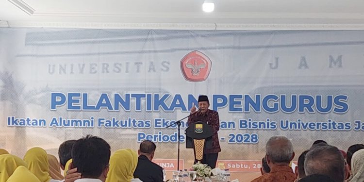Wakil Gubernur Jambi, Abdullah Sani Hadiri Pelantikan IKA FEB UNJA