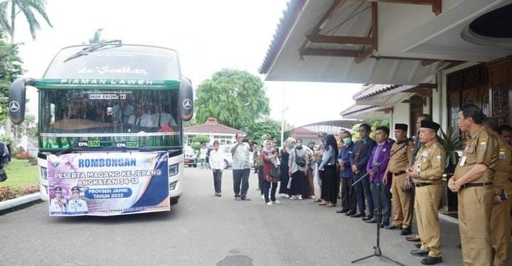 Gubernur Jambi Al Haris Melepas Langsung Peserta Magang ke Jepang Tahun 2023