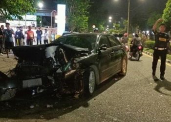 Mobil Plat Merah Alami Kecelakaan Tunggal Depan RS. Siloam