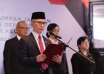 Ketua Dewan Komisioner OJK Lantik 16 Pimpinan Satuan Kerja Guna Perkuat Organisasi