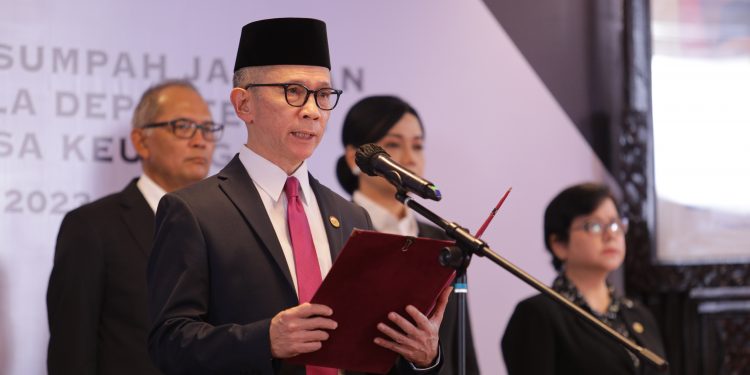 Ketua Dewan Komisioner OJK Lantik 16 Pimpinan Satuan Kerja Guna Perkuat Organisasi