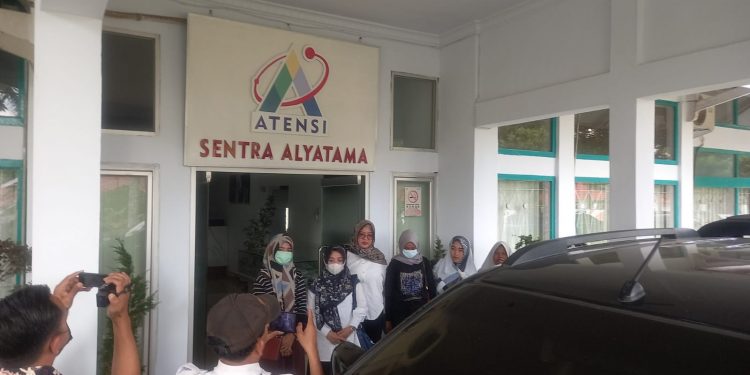 Korban Kasus TPPO Dibawa Keluarga Didampingi Dinas Sosial Kab.Tanjabbar ke Sentra Alyatama Jambi