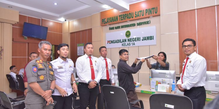 Berkas Kasus Pelanggaran Perda Angkutan Batu Bara Beberapa Waktu Lalu Dilimpahkan Oleh Penyidik PPNS Kota Jambi ke Kajari
