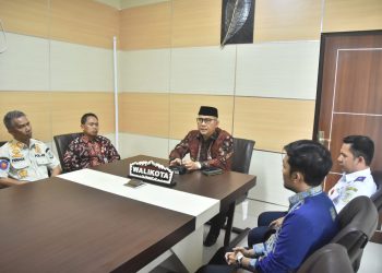 Walikota Jambi Syarif Fasha Lakukan Konferensi Pers Mengenai Sidang Perdana Supir Batubara di Pengadilan Negeri