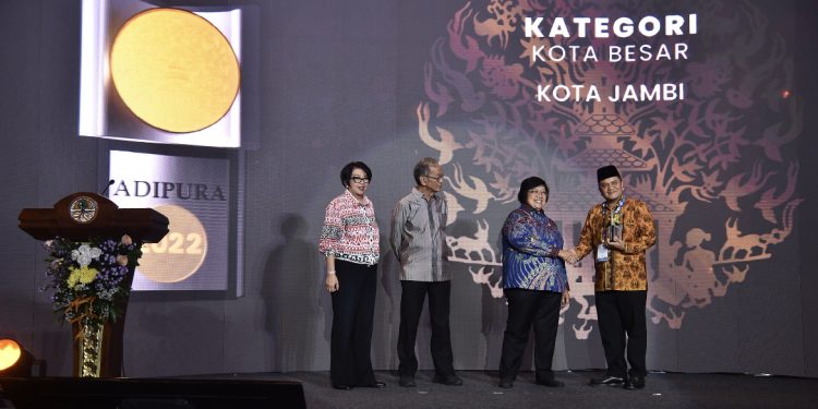 Kota Jambi Kembali Meraih Piala Adipura