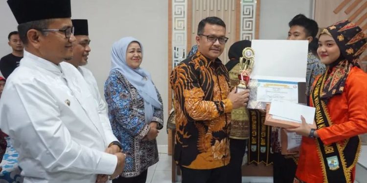 Wakil Ketua DPRD Kota Jambi Pangeran HK Simajuntak Hadiri Penganugerahan GENRE 2023 Tingkat Kelurahan Kota Jambi
