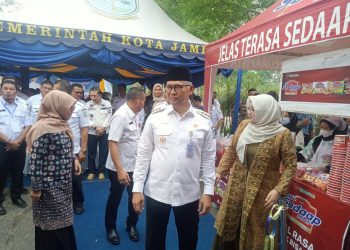 Walikota Jambi Syarif Fasha Buka Job Fair dan UMKM Expo HUT Pemkot Jambi