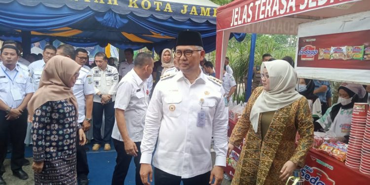 Walikota Jambi Syarif Fasha Buka Job Fair dan UMKM Expo HUT Pemkot Jambi