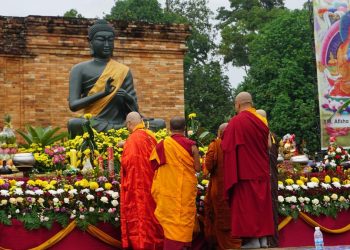 Menjelang Waisak, Candi Muara Takus hingga Candi Muaro Jambi dipenuhi Pengunjung