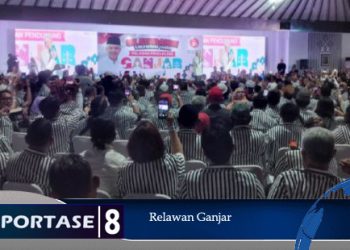 Baju Garis Hitam Putih Ganjar Jadi Identitas Selama Kampanye Pilpres 2024