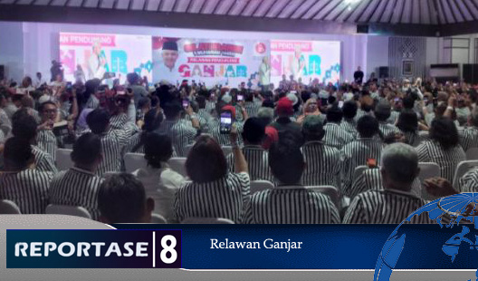 Baju Garis Hitam Putih Ganjar Jadi Identitas Selama Kampanye Pilpres 2024