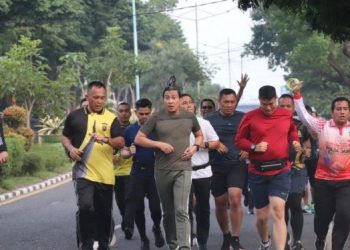 Wakapolda Jambi Olahraga bersama Irwasum dan Irwil 1 Itwasum Polri