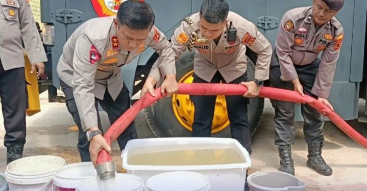 Polda Jambi Akan Rutin Berikan Bantuan Air Bersih kepada Masyarakat