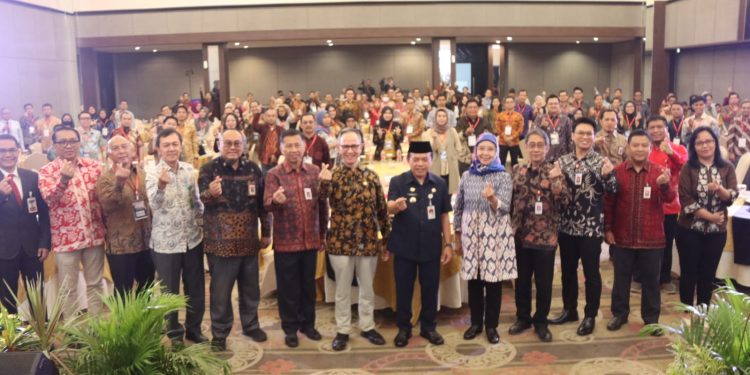 Gubernur Al Haris Bersama OJK RI Dalam Seminar Nasional Pengurangan Emisi Gas Rumah Kaca di Indonesia