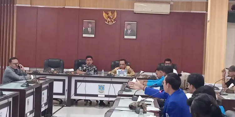 DPRD Kota Jambi Temui dan Berdiskusi Bersama Perwakilan Demo Mahasiswa